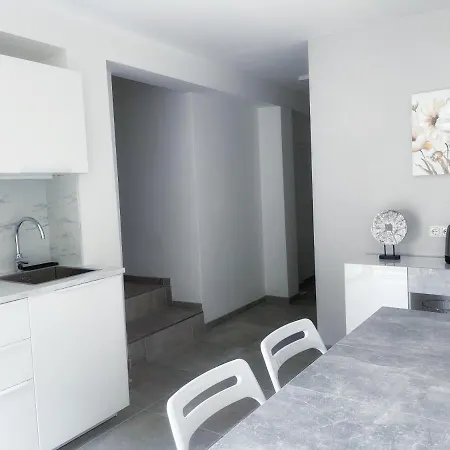 House Promenade Apartman